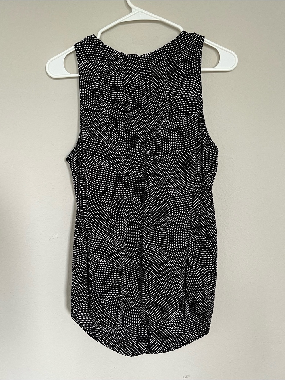 Ann Taylor swirl patterned pleated neck sleeveless Blouse size small